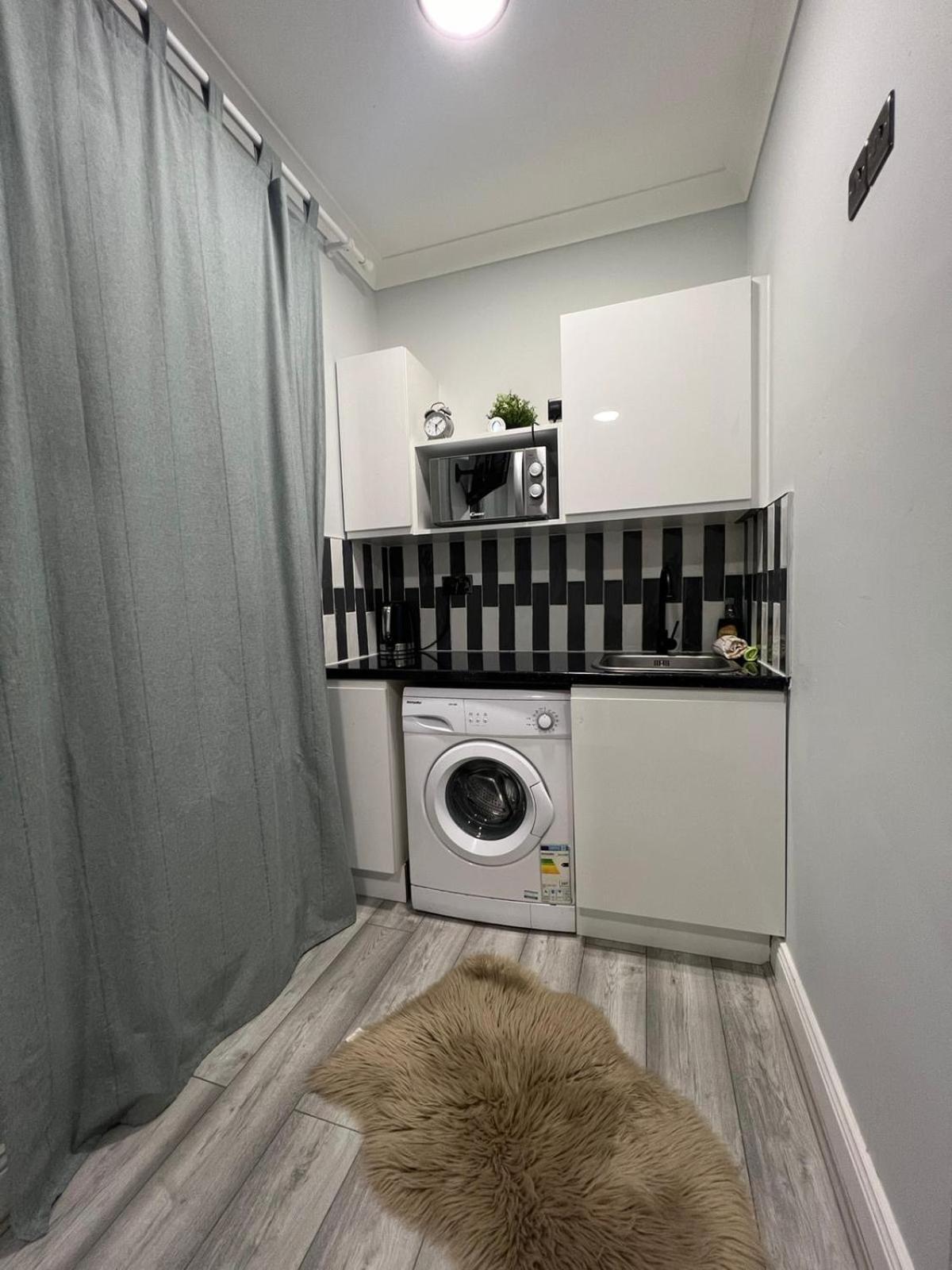 Apartament Acton House *