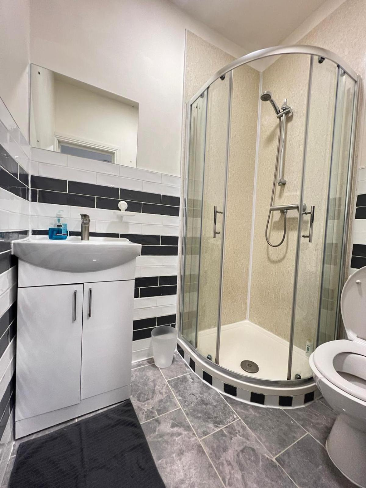 Acton House Apartament Londra